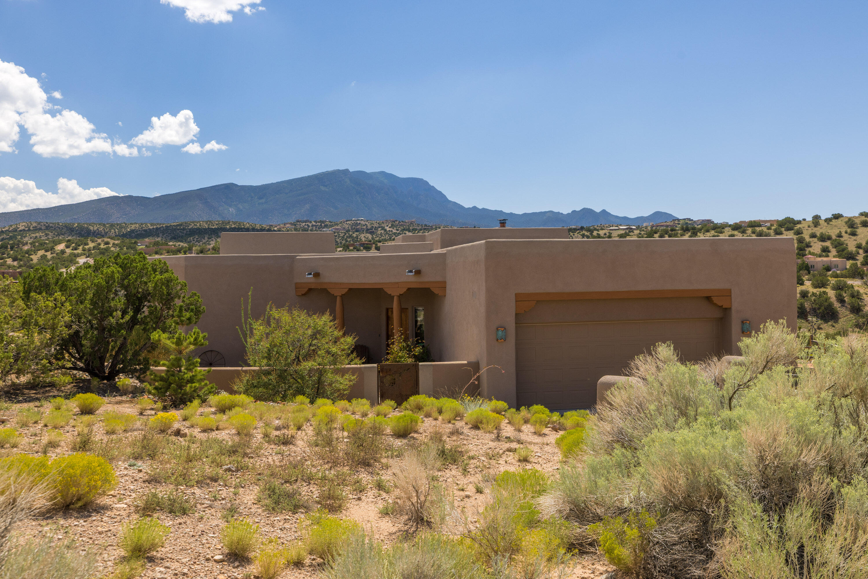 5 CREEKSIDE Court