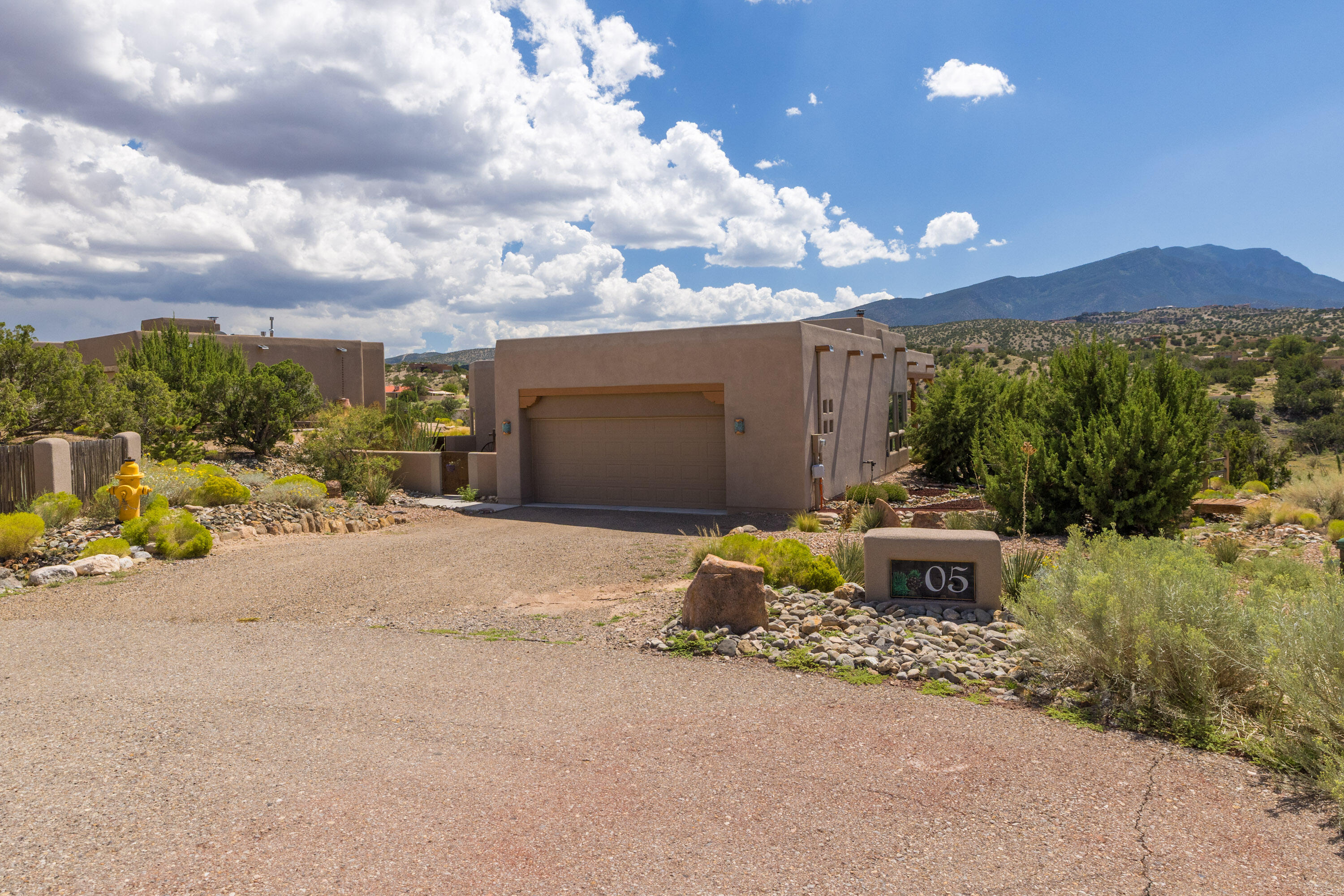 5 CREEKSIDE Court