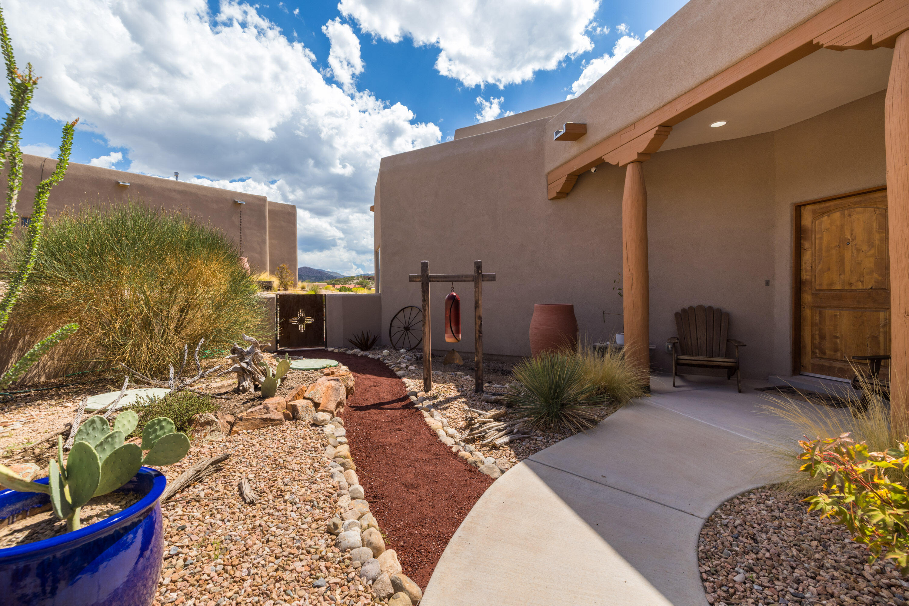 5 CREEKSIDE Court