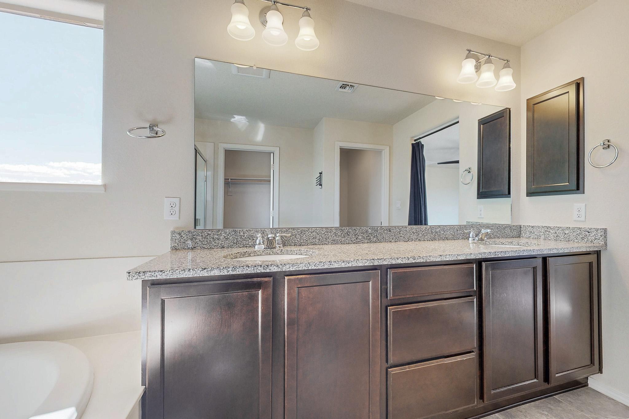 8740 Abierto Vista Circle, Albuquerque, New Mexico image 23