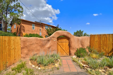Homes For Sale - 5 Lakeview Circle<br/> Sandia Park, NM 87047