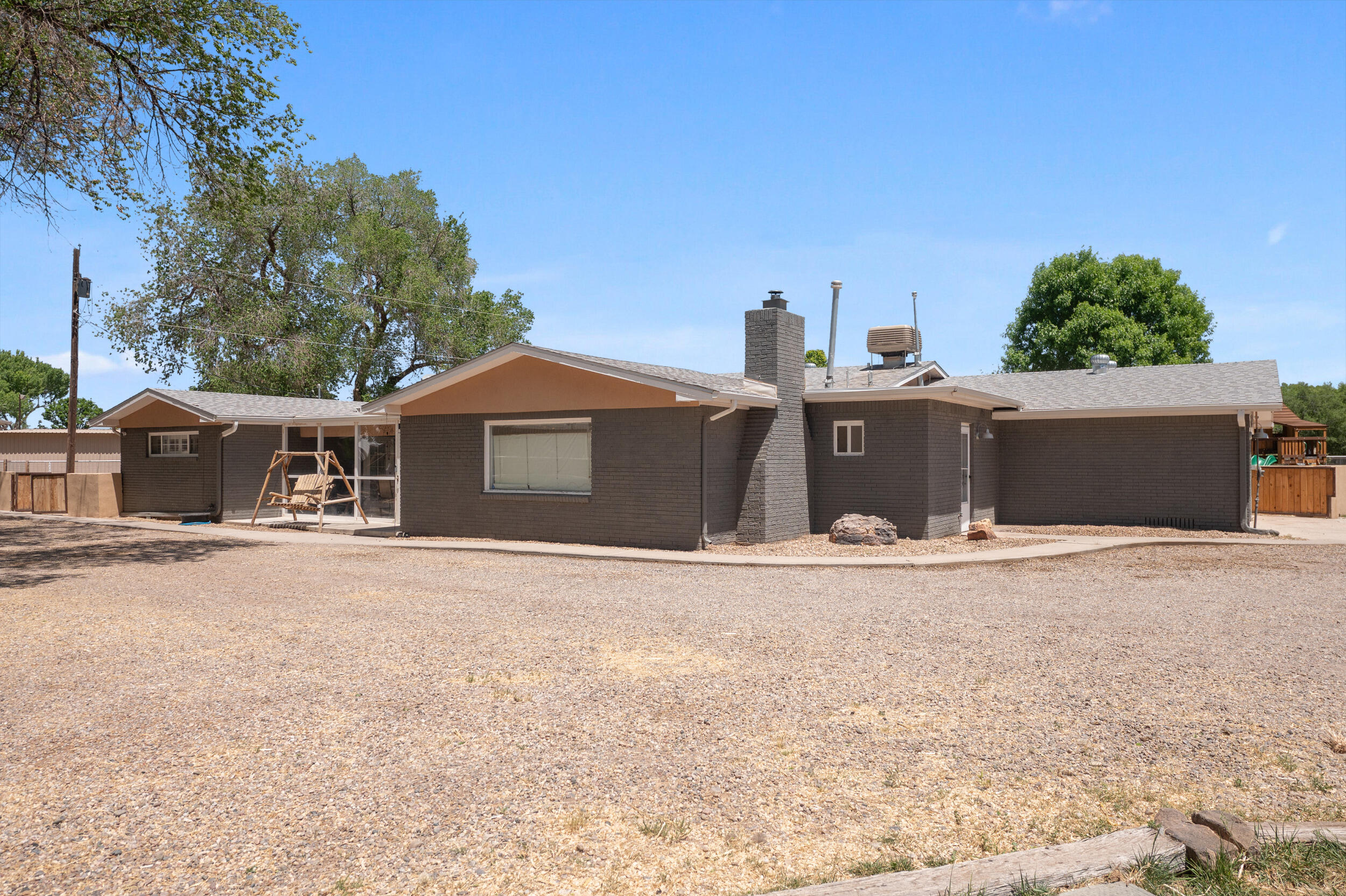 550 Esperanza Drive, Bosque Farms, New Mexico image 2