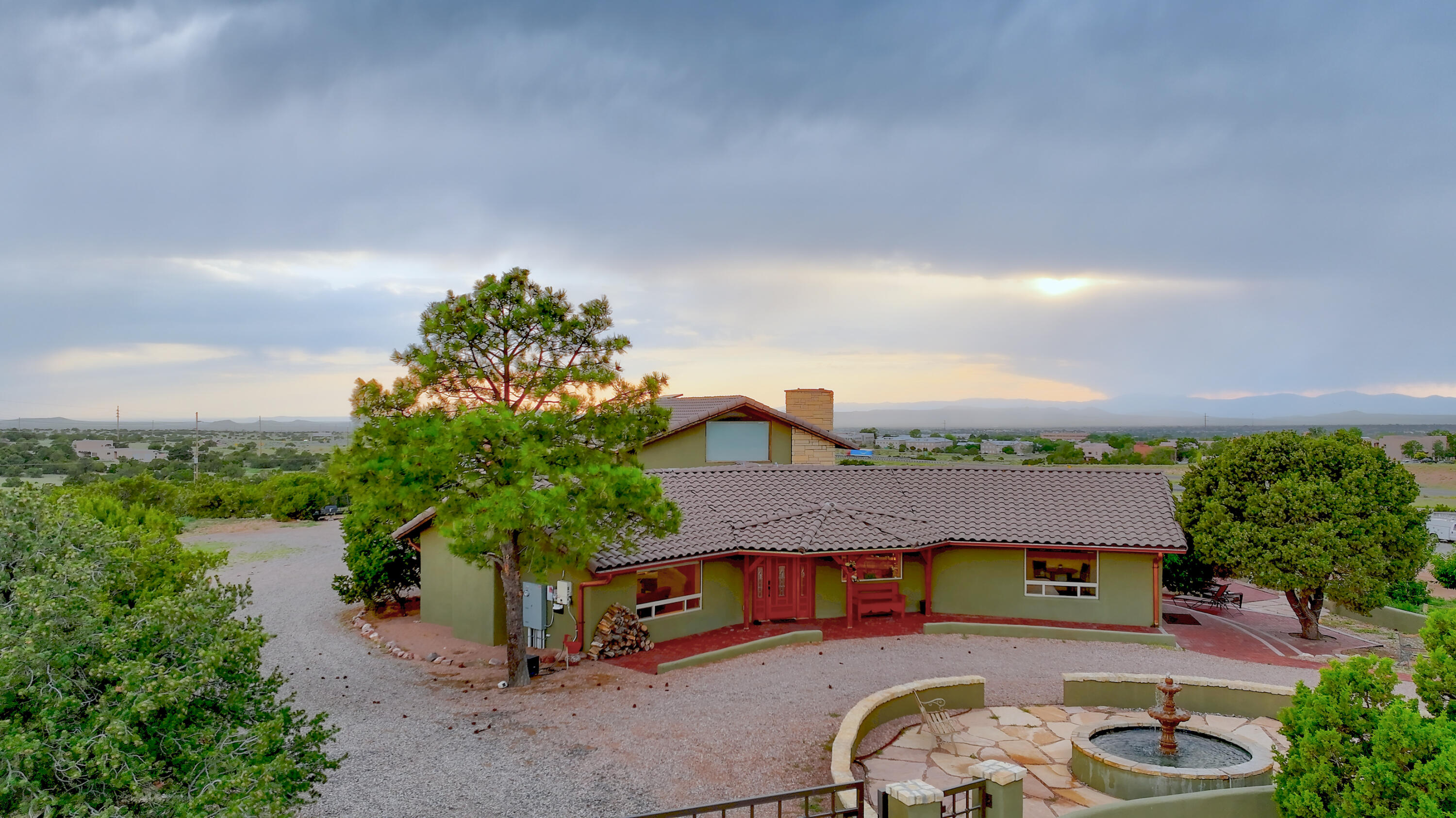 102 Rabbit Road, Santa Fe, New Mexico image 4