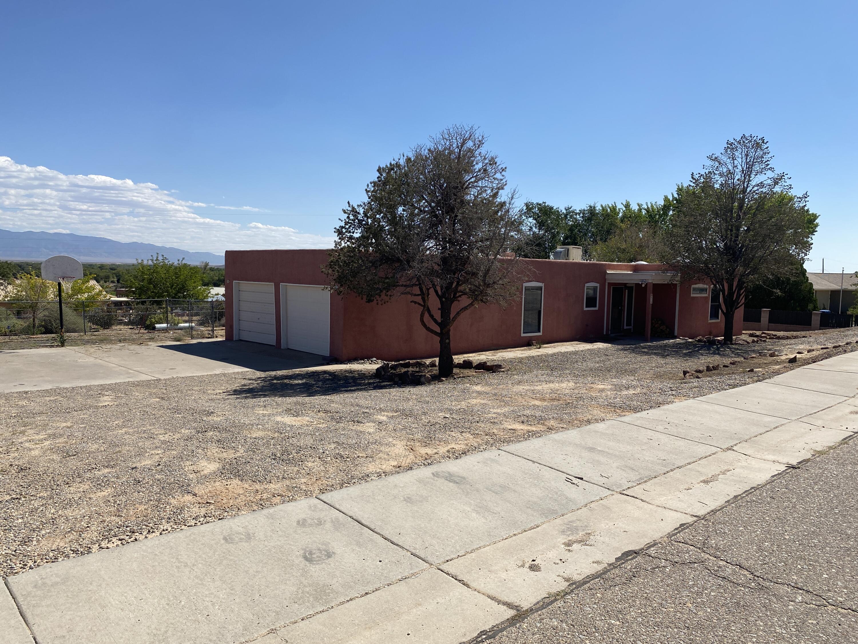 612 Socorro Drive, Los Lunas, New Mexico image 2