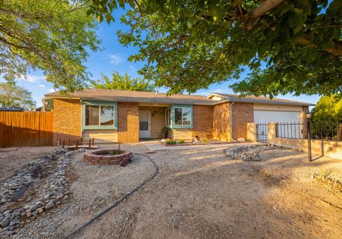 Homes For Sale - 746 Cherokee Drive<br/> Sandoval County, Rio Rancho, NM 87124