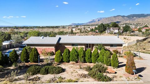 Photo of 829 STAGECOACH Road SE, Albuquerque, NM 87123 (MLS # 1092421)