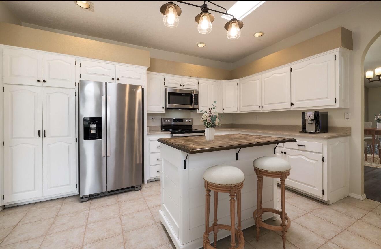 10800 Malaguena Lane NE