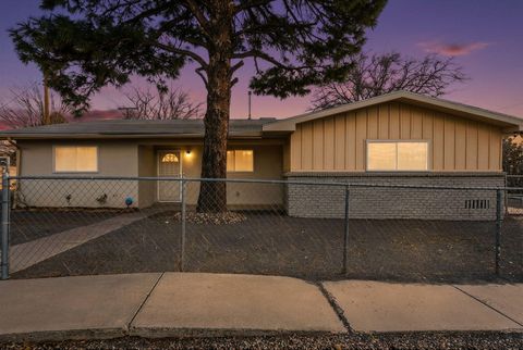 Photo of 13000 Lomas Verdes Avenue NE, Albuquerque, NM 87123 (MLS # 1095771)