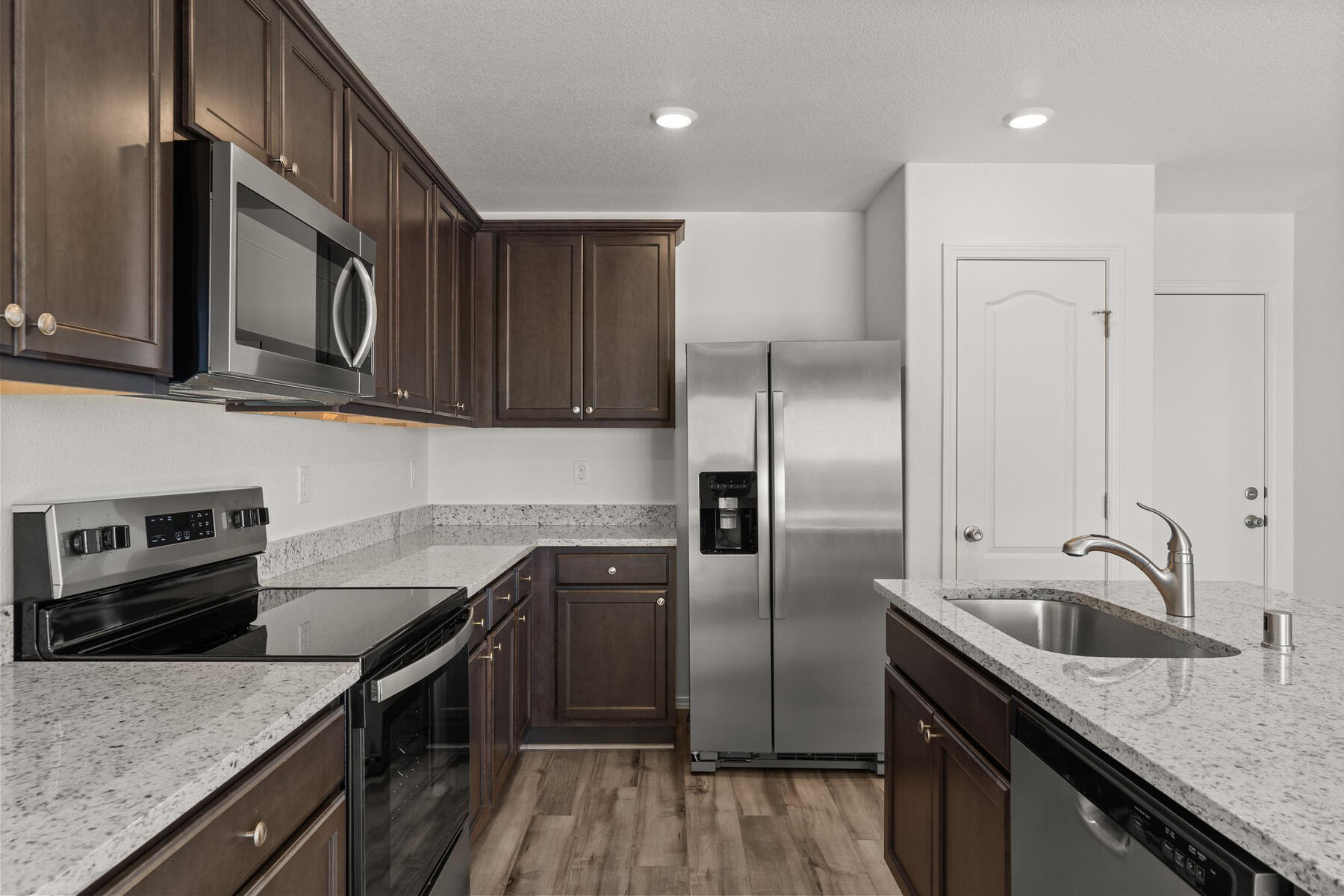 2616 Desi Loop, Belen, New Mexico image 2