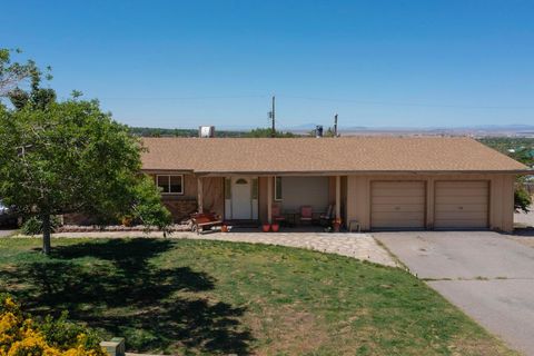 Photo of 14304 Oakwood Place NE, Albuquerque, NM 87123 (MLS # 1097251)