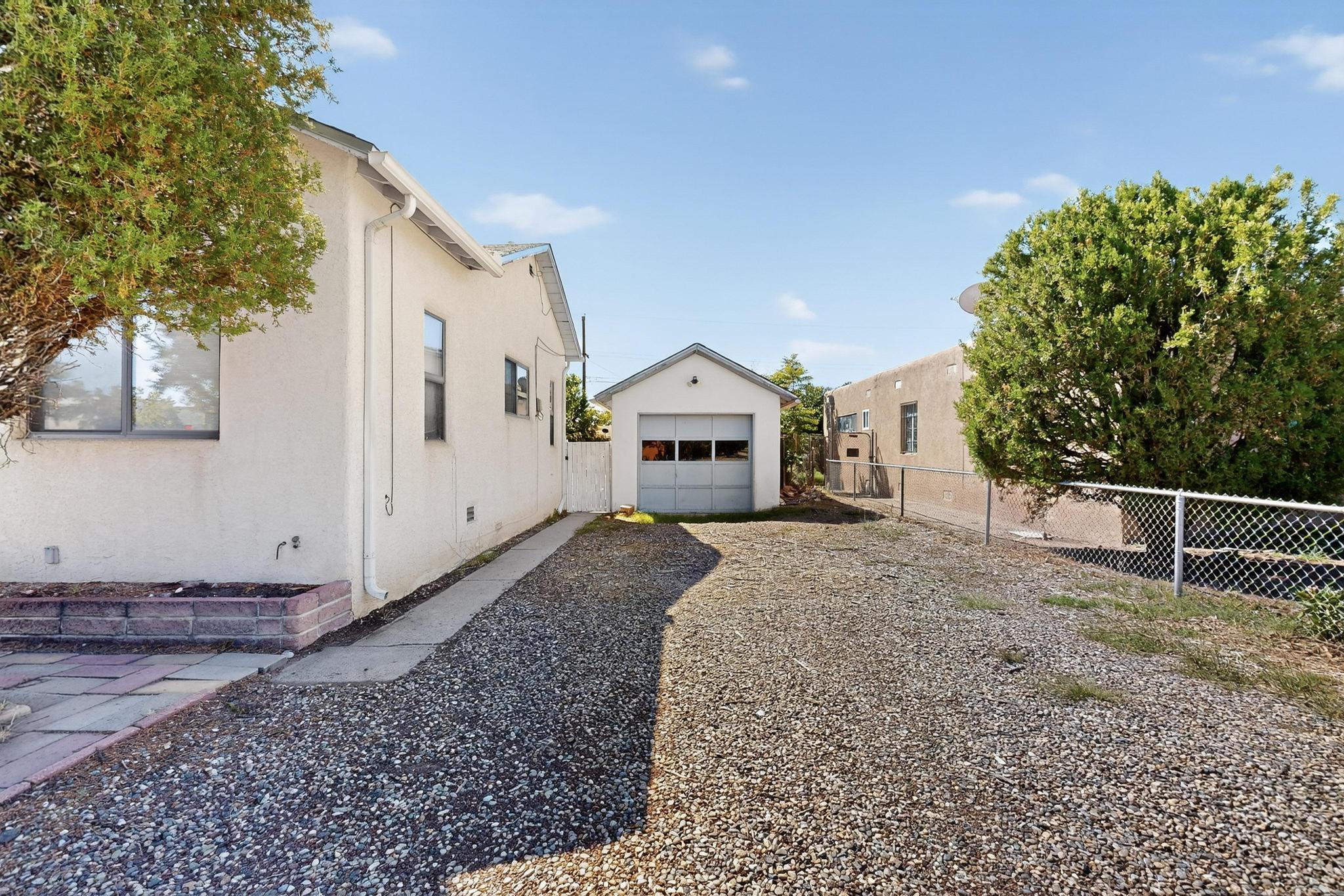 426 DOUGLAS MACARTHUR Road NW