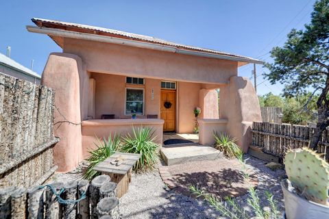 Photo of 1913 LOMAS Boulevard NW, Albuquerque, NM 87104 (MLS # 1092568)
