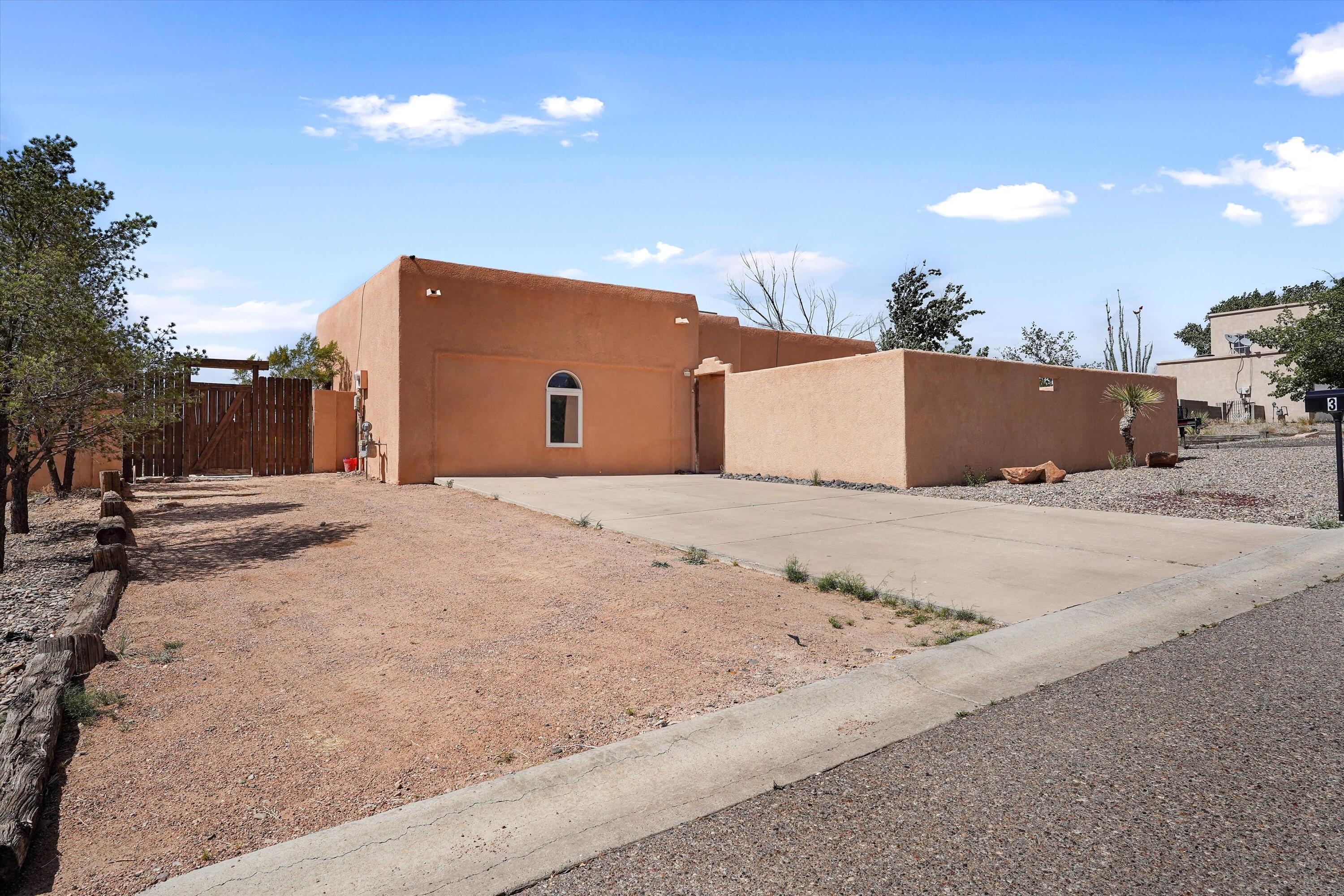 3 Genie Court, Los Lunas, New Mexico image 2
