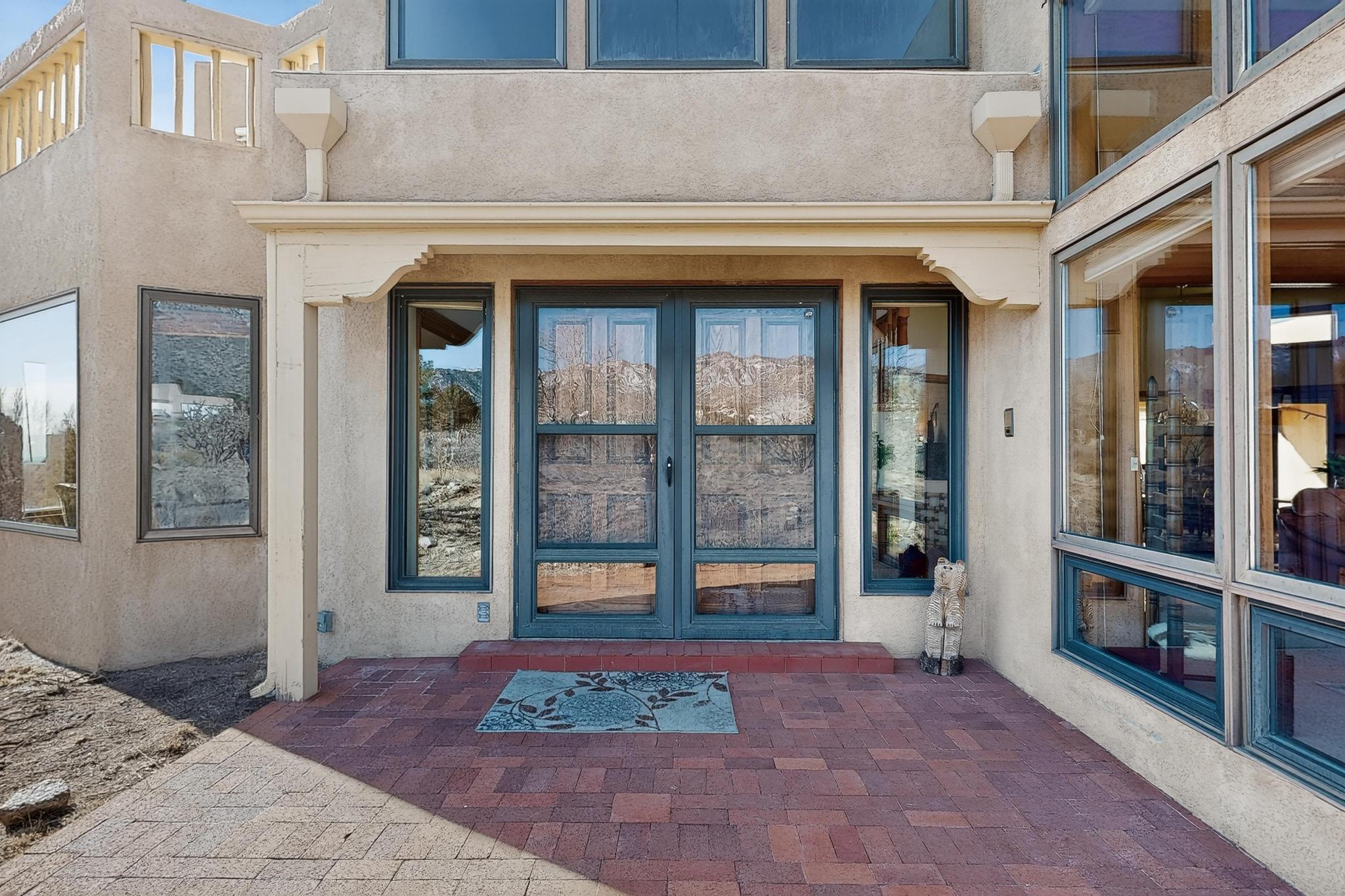 419 Live Oak Court NE