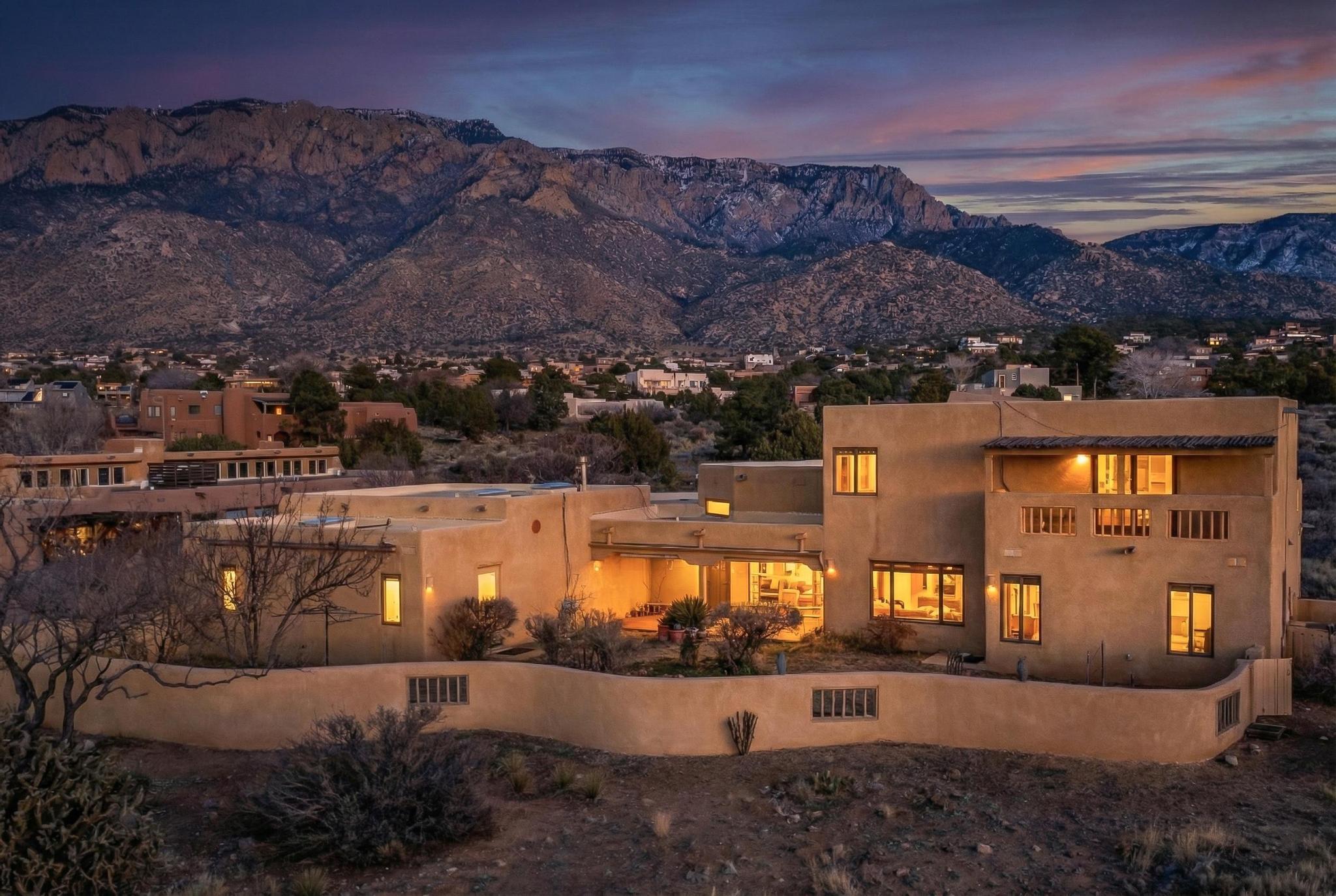 419 Live Oak Court NE