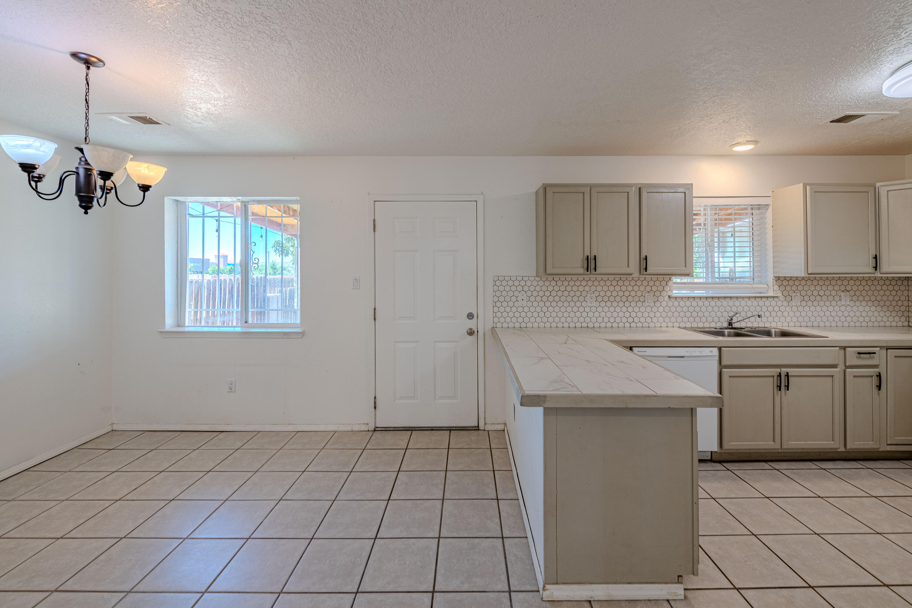 2605 Alamogordo Drive, Albuquerque, New Mexico image 6