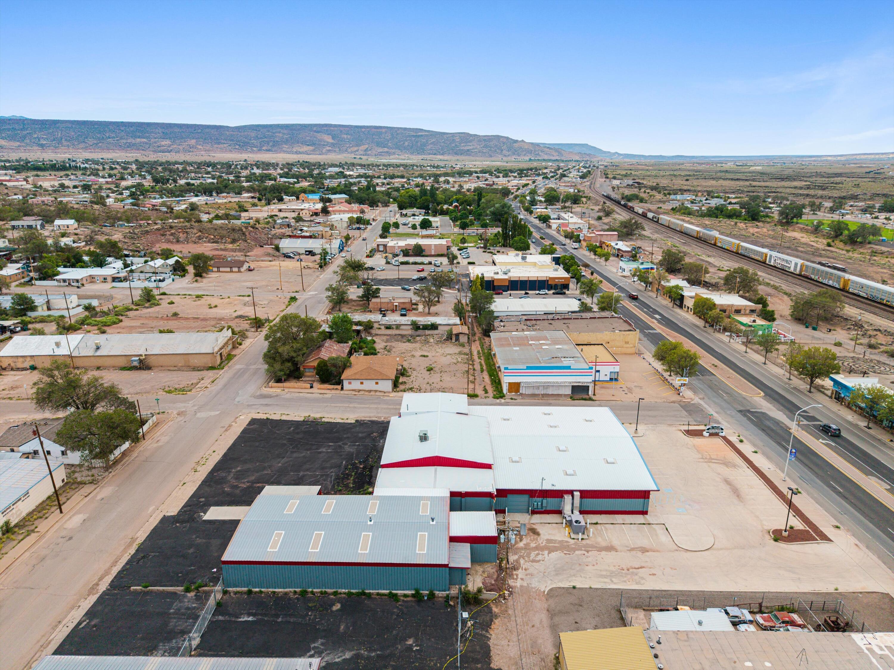 1000 W Santa Fe Avenue