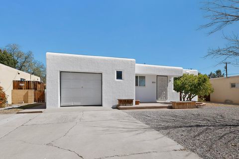 Photo of 1804 Illinois Street NE, Albuquerque, NM 87110 (MLS # 1100350)