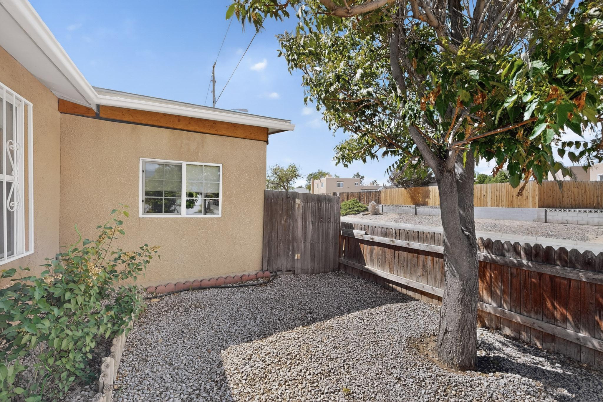 901 Montana Vista Court SE