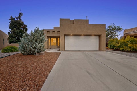 Photo of 1101 Via Tomas NE, Albuquerque, NM 87113 (MLS # 1110258)