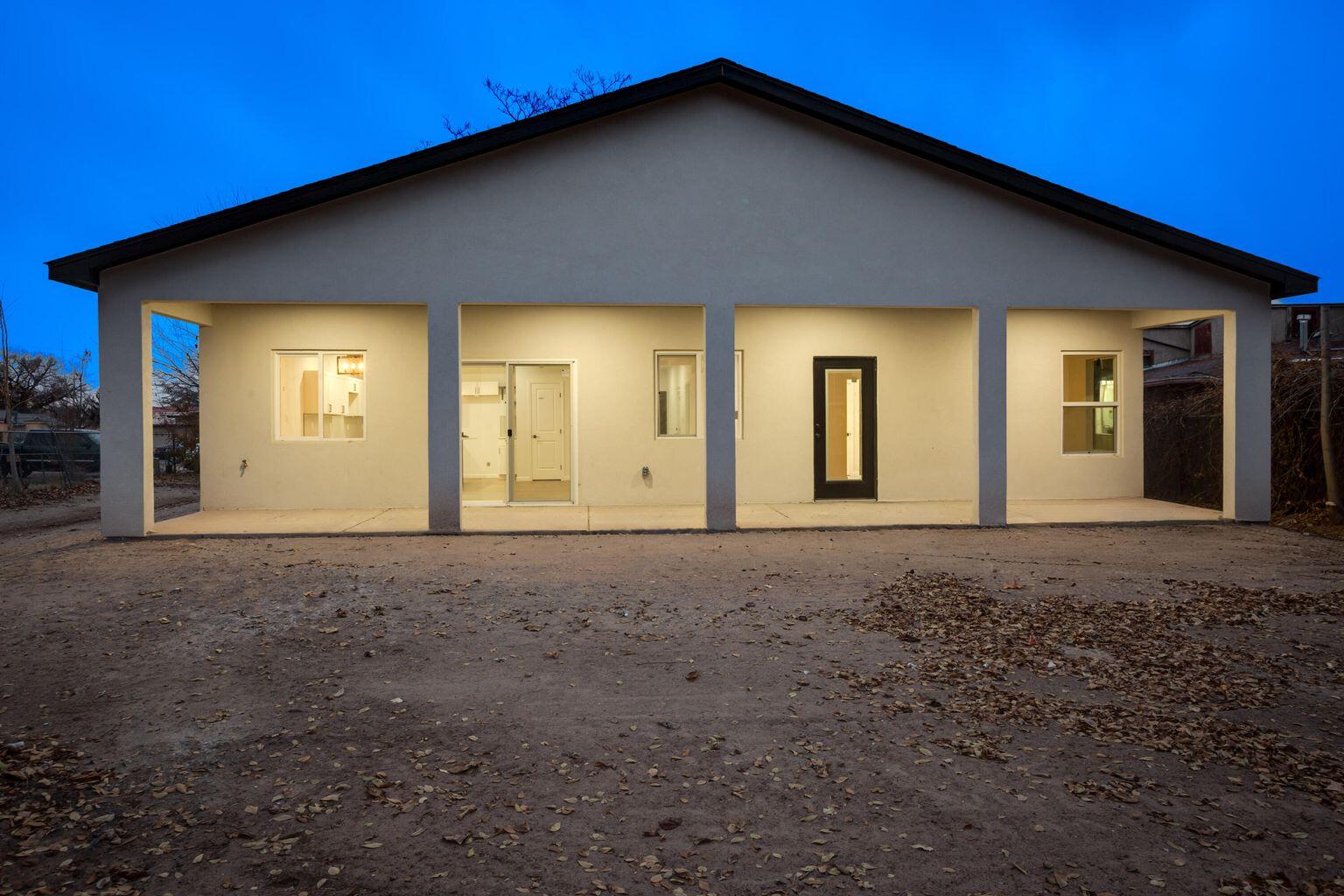 380 Deluvina Place SW