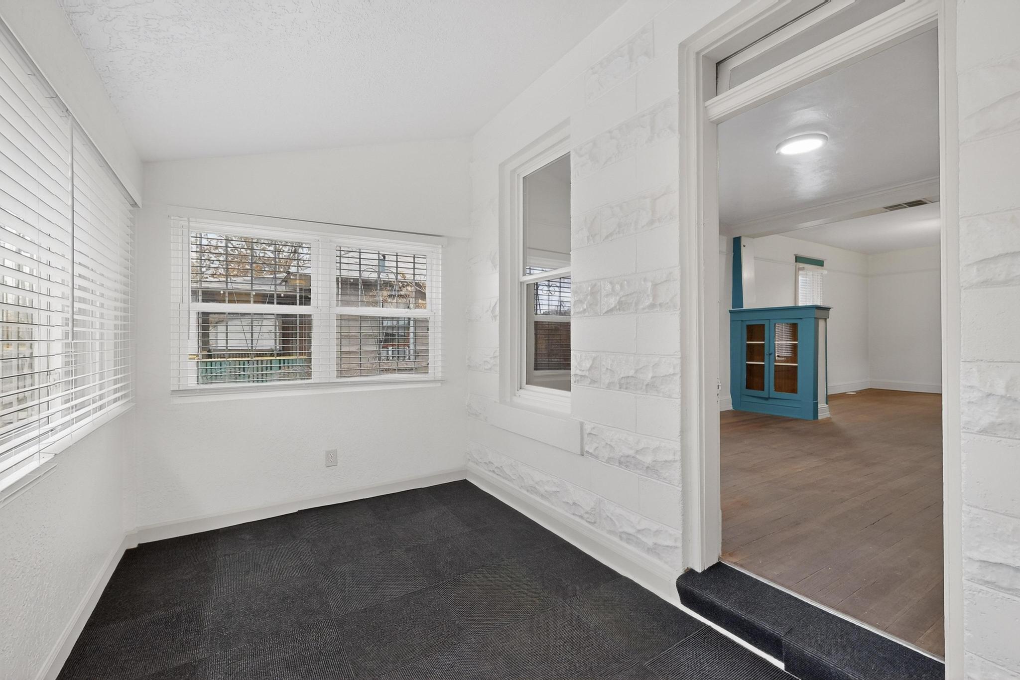 907 Edith Boulevard SE