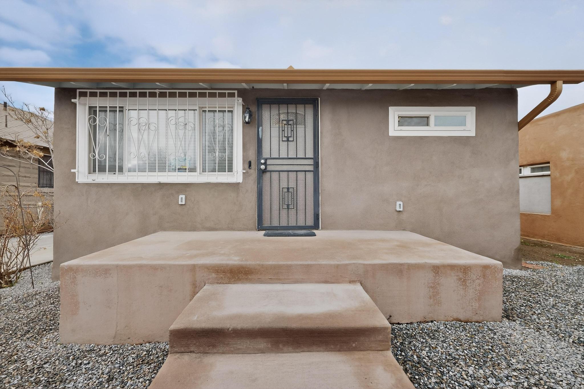 907 Edith Boulevard SE