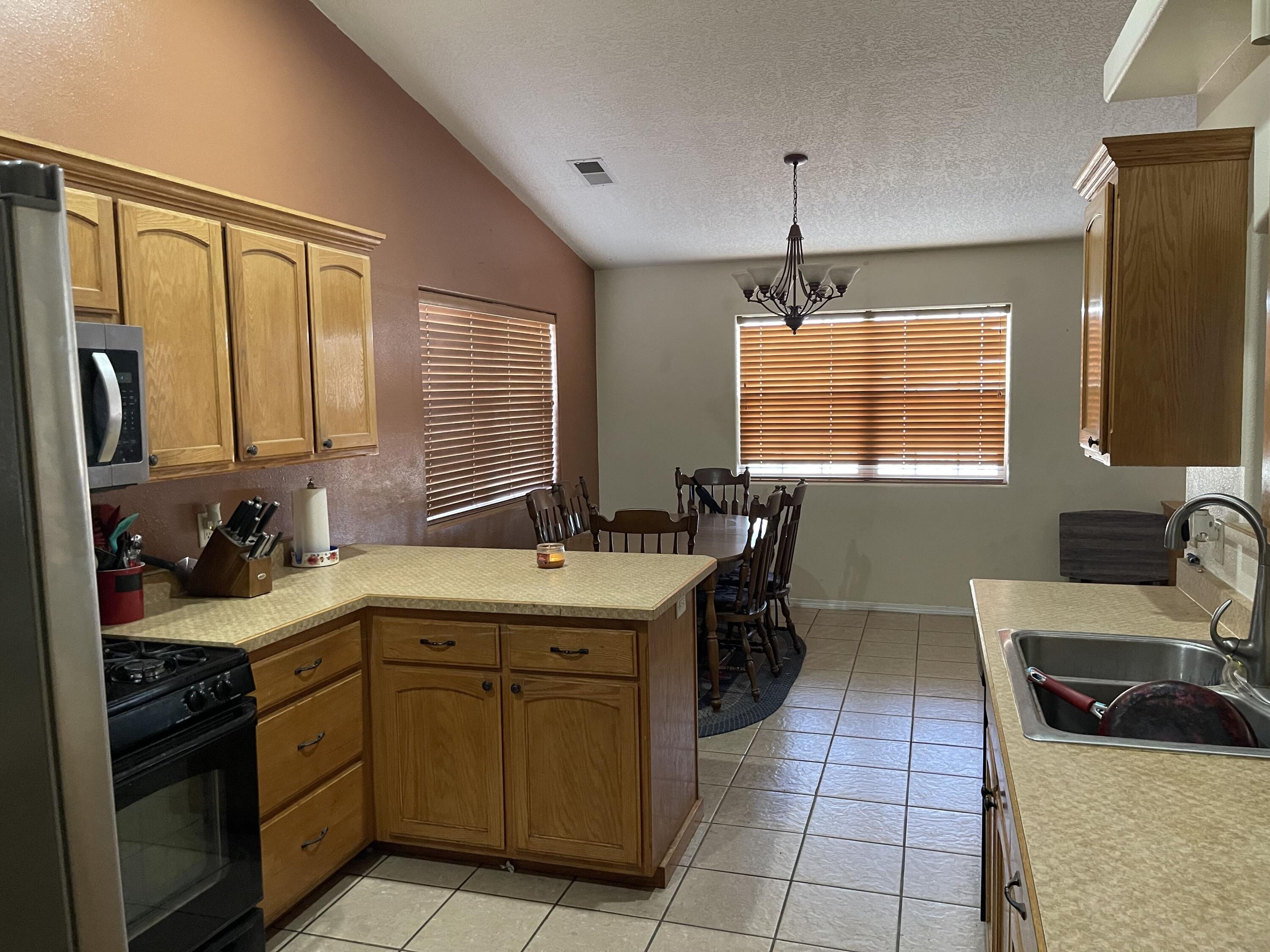 2062 Valley View Drive, Los Lunas, New Mexico image 5