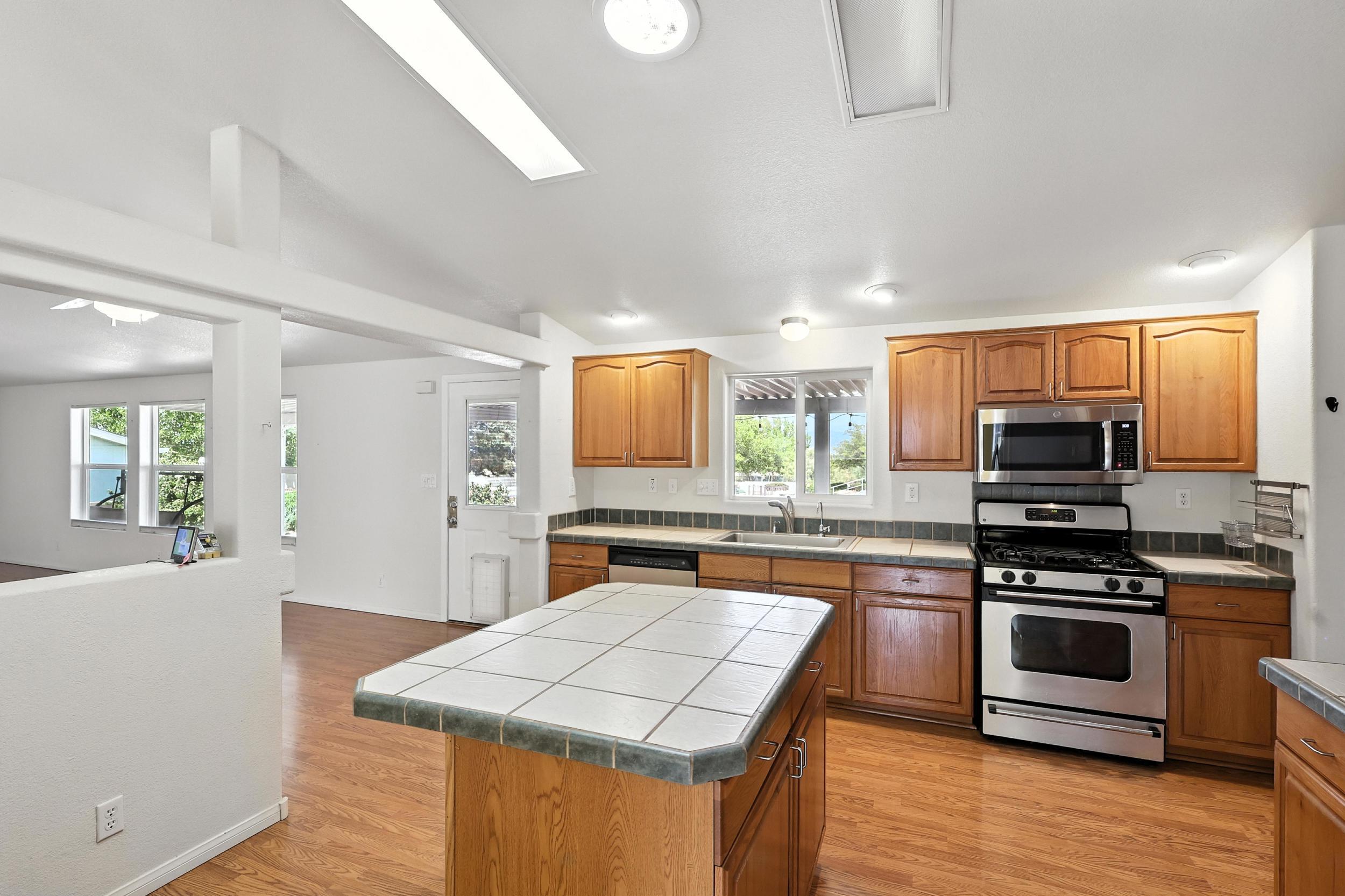 202 SUNRISE BLUFFS Drive