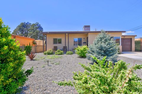 Photo of 2533 La Veta Drive NE, Albuquerque, NM 87110 (MLS # 1102032)