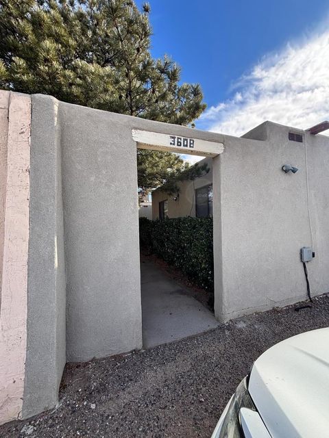 Photo of 3608 Bryn Mawr Drive NE #Apt B, Albuquerque, NM 87107 (MLS # 1094424)