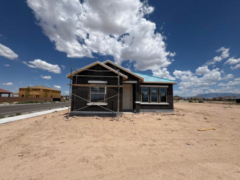 Photo of 6120 Diebenkorn Drive SE, Albuquerque, NM 87106 (MLS # 1108178)