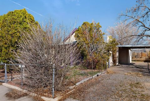 Photo of 1204 Edith Boulevard SE, Albuquerque, NM 87102 (MLS # 1098597)