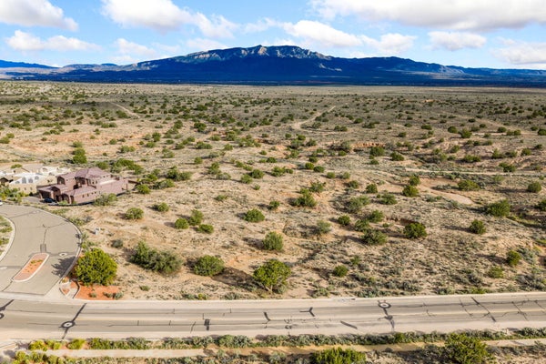 2403 DESERT ZINNIA RD NE, RIO RANCHO, NM 87144 - Image e700fc6ee9ccc2e94aa5e5d2ea14d6ef/3868285702