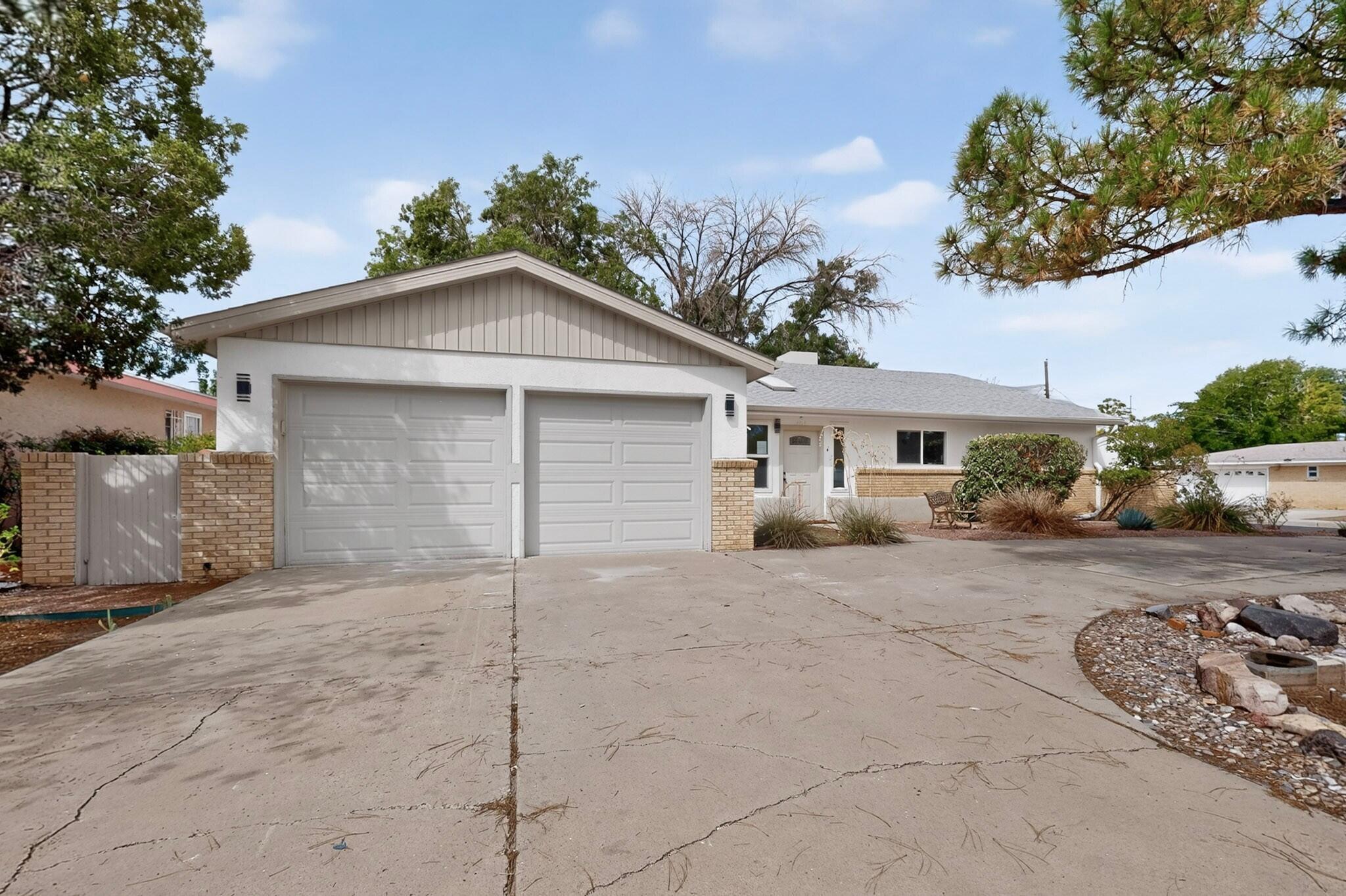 421 La Veta Drive NE