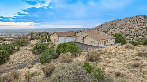 Homes For Sale - 30 Tierra Monte Drive<br/> Albuquerque, NM 87122