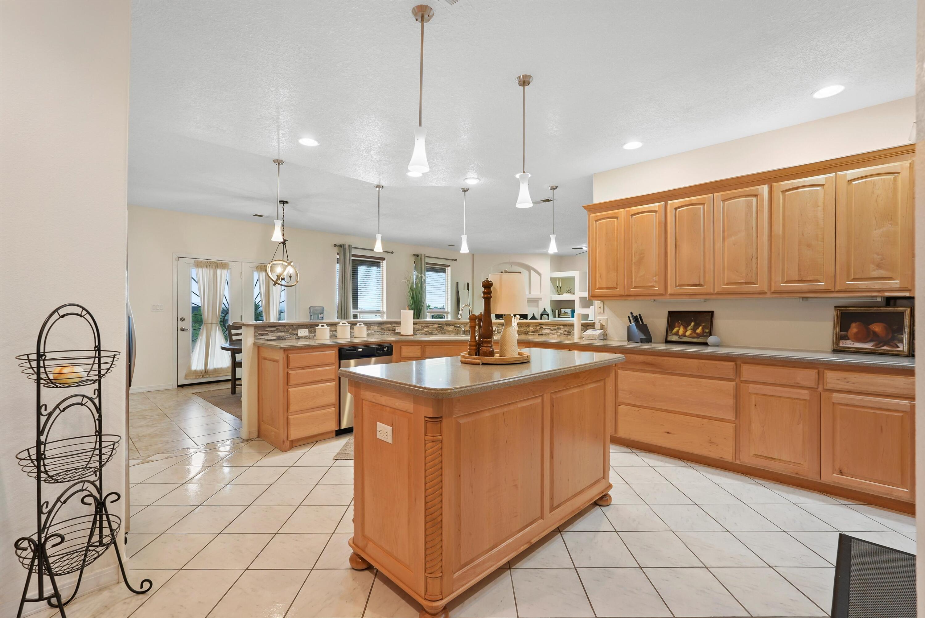 1810 Eucalyptus Road, Rio Rancho, New Mexico image 17