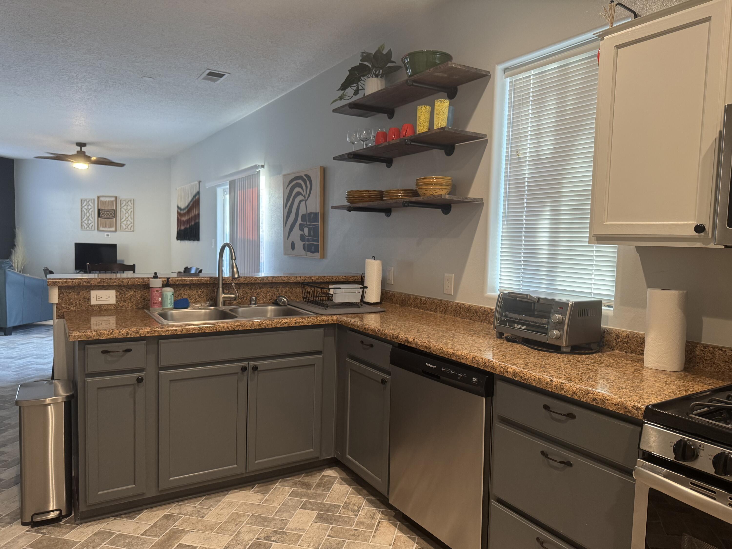 201 Laguna Boulevard, Albuquerque, New Mexico image 9