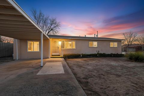 Photo of 1920 Sanford Avenue SW, Albuquerque, NM 87105 (MLS # 1096298)
