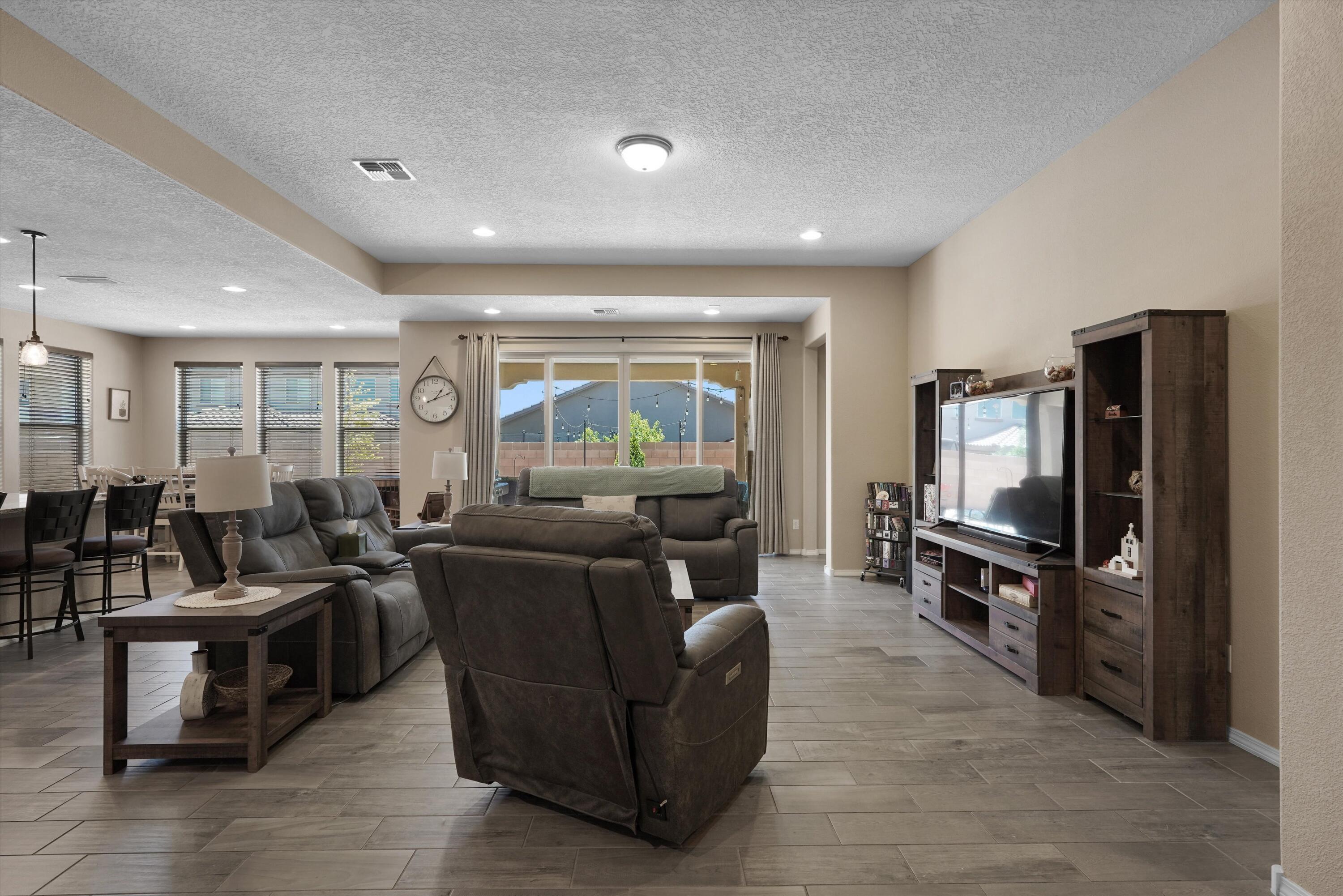 3123 Walsh Loop SE