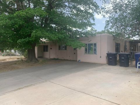 Photo of 1705 Utah Street NE, Albuquerque, NM 87110 (MLS # 1102413)