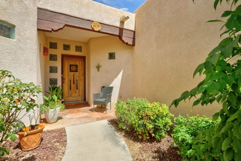 Photo of 4215 New Vistas Court NW, Albuquerque, NM 87114 (MLS # 1107889)
