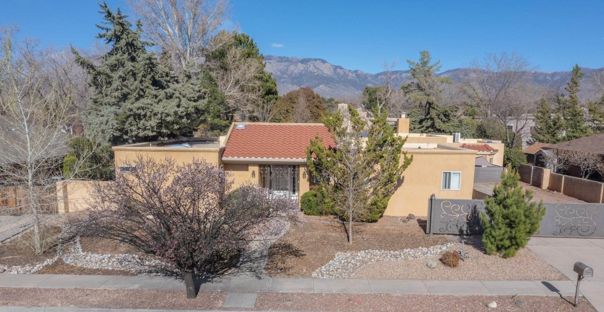 5620 Moon Street, Albuquerque, New Mexico image 1