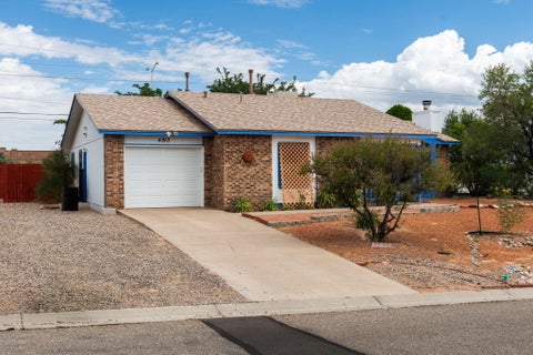 Homes For Sale - 4913 Chromium Drive<br/> Rio Rancho, NM 87124