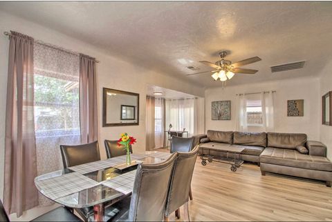 Photo of 902 Coal Avenue SW, Albuquerque, NM 87102 (MLS # 1101598)