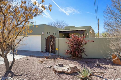 209 Manhattan Place NW Albuquerque NM 87104