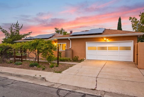 Photo of 800 Truman Street NE, Albuquerque, NM 87110 (MLS # 1112679)