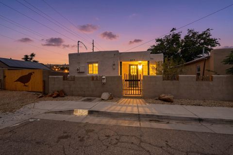Photo of 1525 Summer Avenue NW, Albuquerque, NM 87104 (MLS # 1103995)