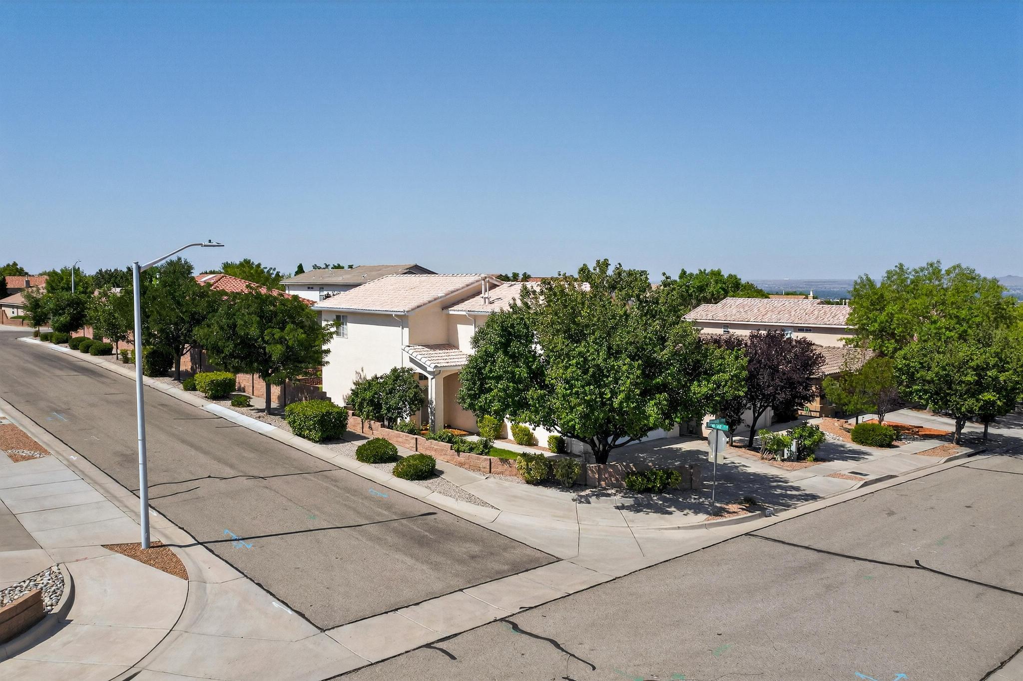 7352 BOXWOOD Avenue NE