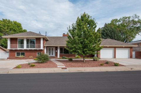 Photo of 1408 Dakota Street NE, Albuquerque, NM 87110 (MLS # 1093429)